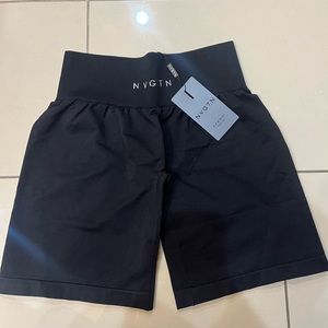 NEW NVGTN BLACK SOLID SEAMLESS SHORT